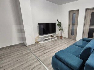 Apartament cu 3 camere, 60mp, parcare, zona Vivo