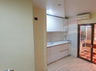 Apartament cu 3 camere de vanzare in zona Casa Sindicatelor