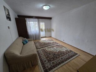 Apartament cu 4 camere, 80mp, 2 bai, 3 balcoane plus boxa, zona Marasti