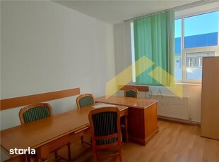 Apartament cu 3 camere de vânzare în Plopilor