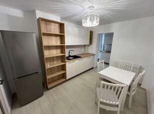 De inchiriat Apartament 3 camere, zona Cetate-Piata. Pret inchiriere: 420 Euro/luna.