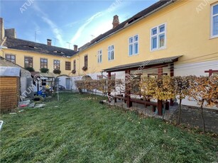 De vanzare apartament de 3 camere cu 2 intrari si 2 boxe in zona Centrului Istoric din Sibiu