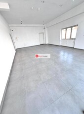 Spatiu comercial renovat cu vitrina- 130 mp, VAD BUN, loc de parcare, Zona Cetate