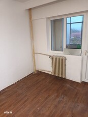 Apartament cu 2 camere, decomandat, zona Podul de Fier