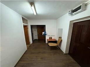 Vanzare Apartament 4 Camere Semidecomandat Piata SuduluiTulnici