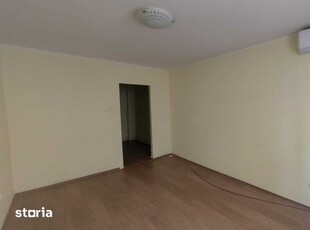 OTOPENI - For rent / Inchiriez apartament 3 camere + curte + parcare