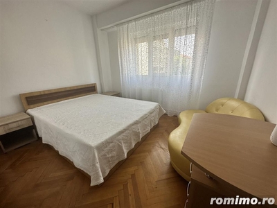 Apartament cu 2 camere decomandat in zona Soarelui