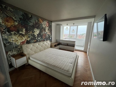 Apartament de LUX, cu 3 camere, semidecomandat, in zona Centrala