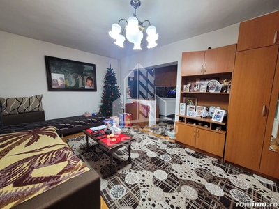 Apartament cu 3 camere,2 bai, etaj 2, centrala proprie, zona Aradului