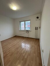 Apartament 2 camere, etaj intermediar 3/4, zona Bartolomeu