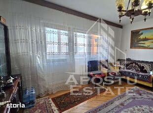 Apartament 3 camere Podu Ros , 65 metri, etaj 3 Cod:156342