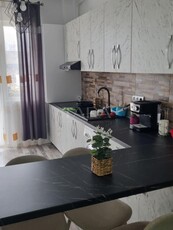 Apartament cu 3 Camere in Floresti, Zona Terra.