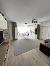 Apartament cu 3 camere si parcare in zona centrala!