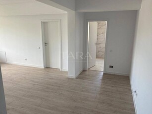 Apartament finisat cu 3 camere de vanzare in Floresti, zona Panemar