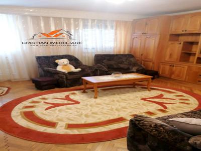 Apartament 3 camere decomandat Cetate, cu 2 bai, mobilat, utilat