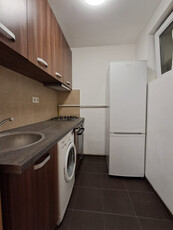 Apartament 2 camere semidecomandat zona Pietei Hermes