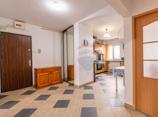 Apartament 3 camere de vanzare