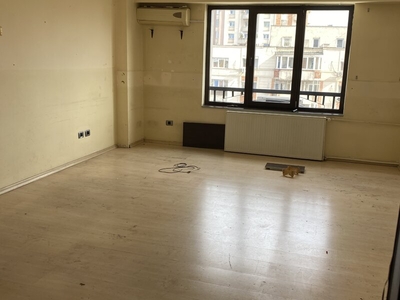 Apartament 4 camere Calea Calarasilor Biserica Delea Noua