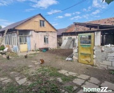 Casa si teren Moldoveni