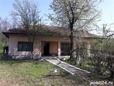 inchiriez 600E casa+hala+ teren beton 7700m aflate la 30km de Bucuresti, Comana Mihai Bravu jud Gr