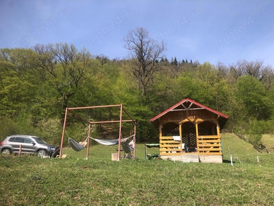 Teren intravilan + foisor de vanzare in zona Lacului Cuejdel