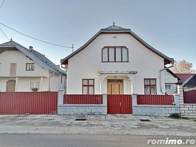 Vând casă în Măneuți, comuna Frătăuții Vechi, jud. Suceava, 163 mp și teren 492 mp