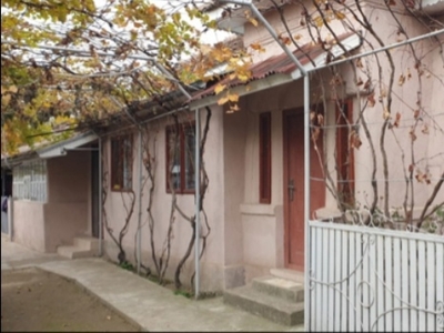 Vând casa de locuit în comuna Falcoiu