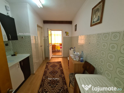 Apartament 4 camere str Babadag etajul 3