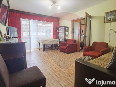 Apartament de vanzare | 4 camere | la 2 metri de Metrou P...