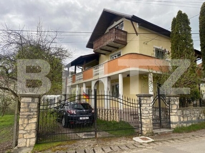 Casă individuală 5 camere, 206 mp, curte 647 mp, situată în Suceagu