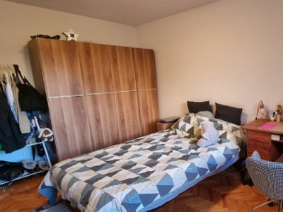 De inchiriat apartament cu 3 camere, 2 bai la etaj 1 in Piața Mărăști!