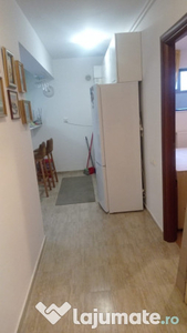 Închiriez apartament 2 camere zona Apusului (cocosul rosu)