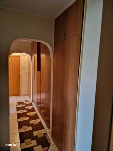 Apartament 3 camere de vânzare în zona centrală