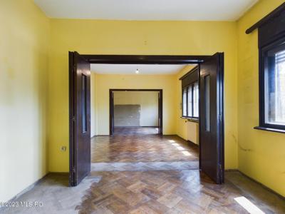 Apartament de vanzare cu 4 camere- Zona Popa Soare-Calea Calarasilor