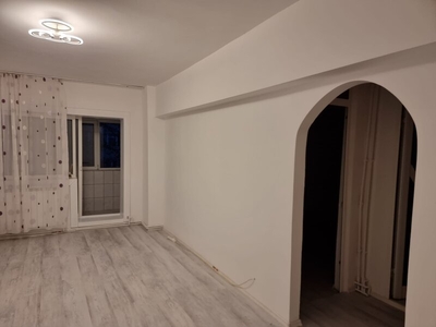 Apartament 2 camere 1 Decembrie stradal, cu centrala proprie Etaj 4/8