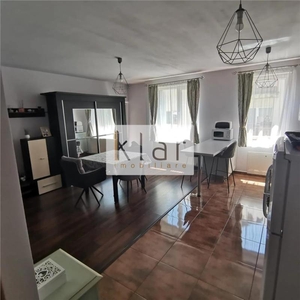 Apartament 2 camere, etaj intermediar si parcare! Zona Eroilor!