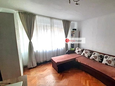 Apartament 2 camere, parter cu balcon, zona Cetate