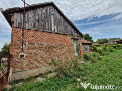 Casa + teren 4000mp intravilan in orasul Sacuieni, Bihor