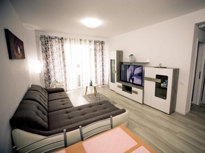 Vanzare apartament 3 camere vedere mare decorat cu rafinament