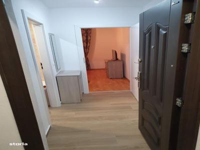 Inchiriez apartament