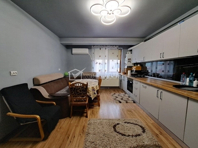 Apartament 3 Camere + Parcare, Floresti