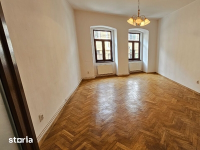 Garsoniera, curte comuna, str Cuza Voda, nr 72, Oradea