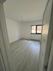 Apartament 2 camere decomandat, curte, 2 locuri de parcare, intrare Visani