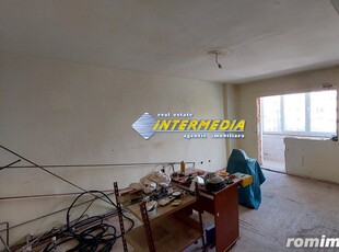 Apartament 2 camere decomandat etaj intermediar zona Cetate