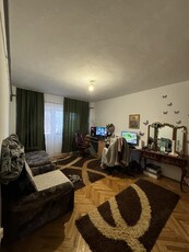 Apartament 3 camere + boxa pe str Victoriei. Direct de la proprietar