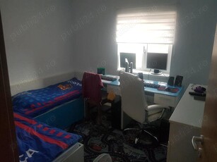 Apartament 3 camere decomandat cu garaj în Cotu Mic