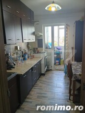 Apartament, 3 camere, decomandat, zona Malu Rosu