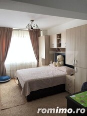 Apartament 3 camere, etaj intermediar, cu parcare, in zona Burdujeni