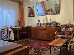 Apartament 3 camere in Deva, pe Decebal, etaj 1.