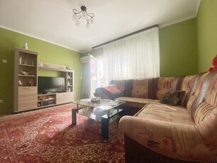 Apartament 3 camere, semidecomandat, 67mp utili, etaj 3/4, zona Dambovita